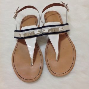 Tommy Hilfiger White Leather Thong Sandals Women’s 9 Classic Summer